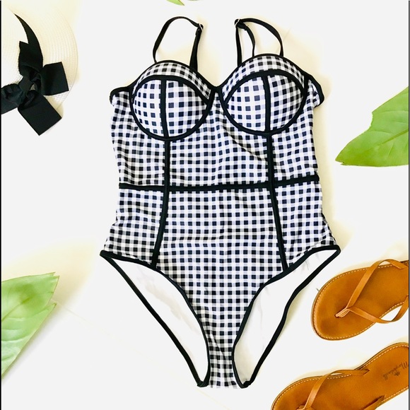 𝑃𝐿𝐴𝐼𝐷 𝑂𝑛𝑒-𝑃𝑖𝑒𝑐𝑒 SWIMSUIT - Picture 1 of 8